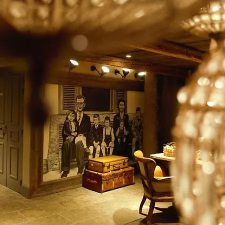 Maison De Famille Les 5 Freres 3* Val-dʼIsère