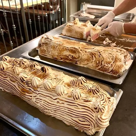 Maison De Famille Les 5 Freres Hotell 3*