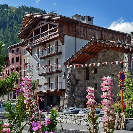 Maison De Famille Les 5 Freres Hotel