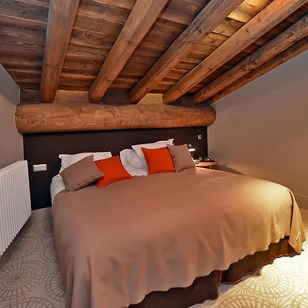 Maison De Famille Les 5 Freres Hotel