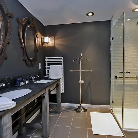 Maison De Famille Les 5 Freres Hotel